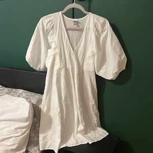 White puffy sleeved summer dress